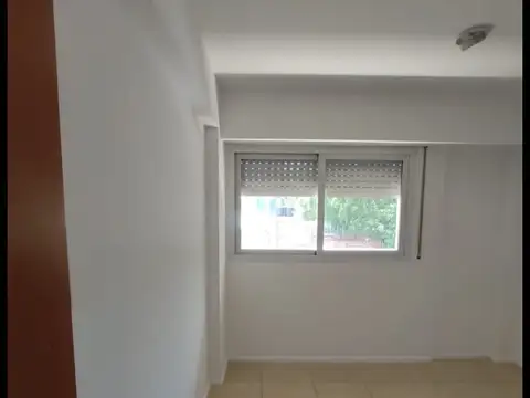 VENTA. CRESPO 300. 1 DORMITORIO CON BALCON