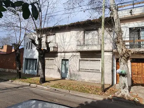 Casa 4 ambientes para 2 Flias. con garage