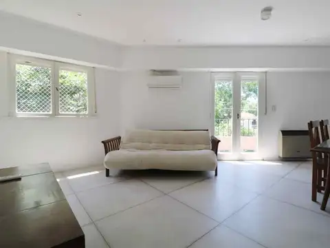 Venta PH 4 ambientes con terraza en Saavedra.