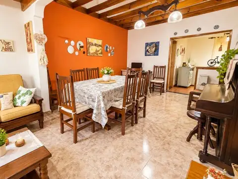 Casa 4 ambientes con 2 baños