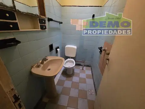 Casa 6 ambientes con 2 baños
