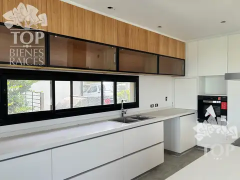 Casa 4 ambientes con 3 baños