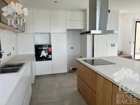 Casa en Venta en El Canton - Norte, USD 300.000