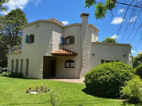 Venta casa 4 amb. c/piscina B° Golfer's Pilar