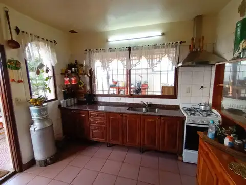 Casa 11 ambientes con 8 baños