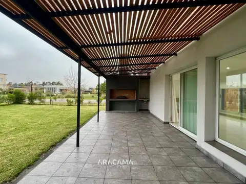 Casa en Venta al Oeste