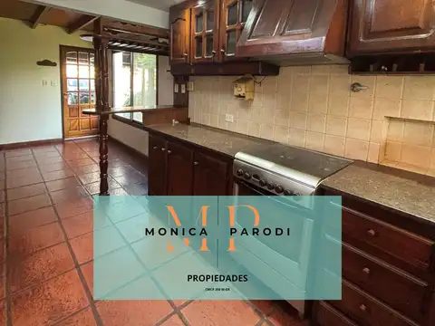 Casa 6 ambientes con 2 baños
