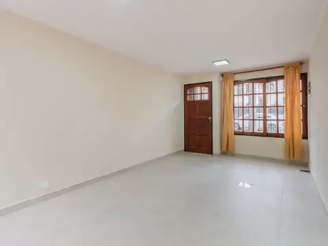 PH tipo casa 4 ambientes sin expensas terraza parrilla Flores