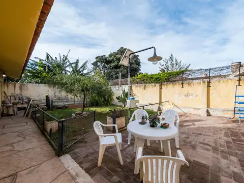 Casa 4 ambientes con 2 baños