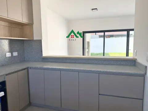 Casa 4 ambientes con 2 baños