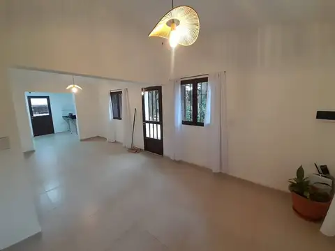 Casa 4 ambientes con 1 baño
