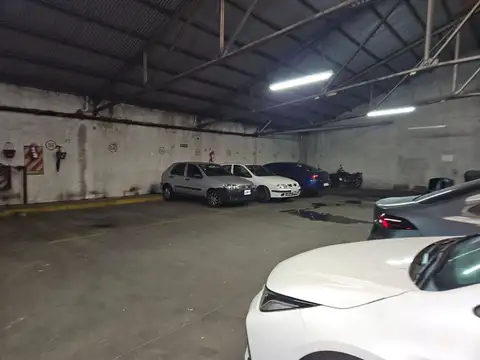 Venta Cochera Fija  por rampa Recoleta seg 24 hs