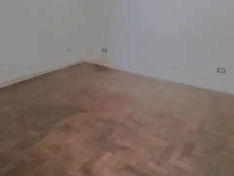 Depto Tipo Casa en Alquiler en Lomas del Mirador, $ 550.000