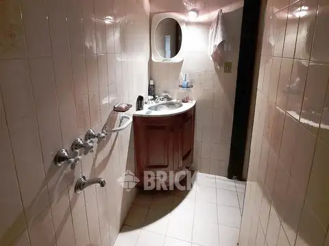 CASA EN LOTE DE 8.66X30.25 MTS EN SAN PEDRO AL 7100 - GARAGE P/2 AUTOS AMPLIO JARDIN GRAN QUINCHO