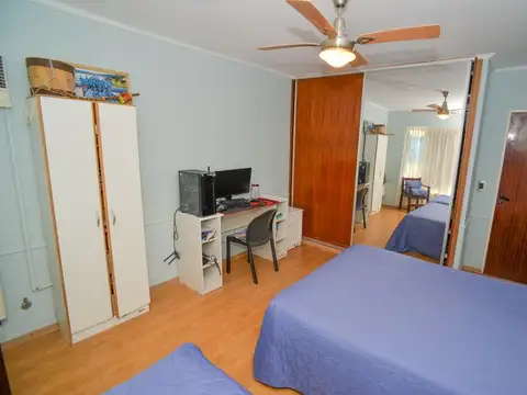 Casa en Venta con 3 cocheras