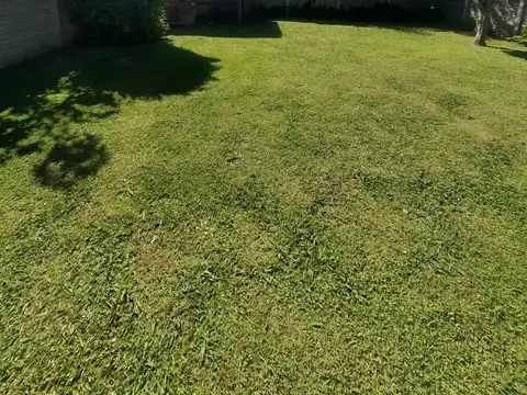 Casa en venta en San Vicente parque libre, 3 ambientes, entrada autos
