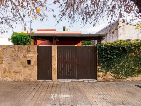 Pje. Malvinas al 500 (Urquiza al 4500)