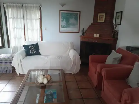 Chalet 2 plantas con pileta en Club de Campo
