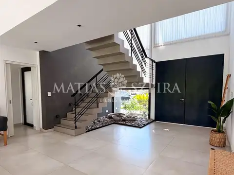 Casa 5 ambientes con 4 baños