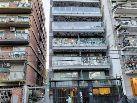 Departamento tres ambientes  con cochera en venta en zona residencial de Nuñez
