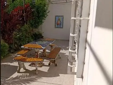 Casa 6 ambientes con 3 baños