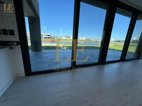 Casa 5 ambientes con 4 baños