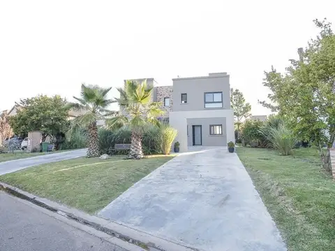 Casa 4 ambientes con 3 baños