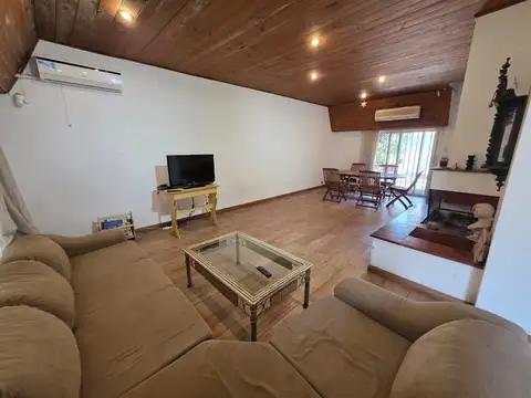 Casa 5 ambientes con 2 baños
