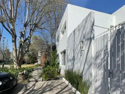 Casa 6 ambientes con 3 baños