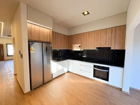 Casa 4 ambientes con 3 baños