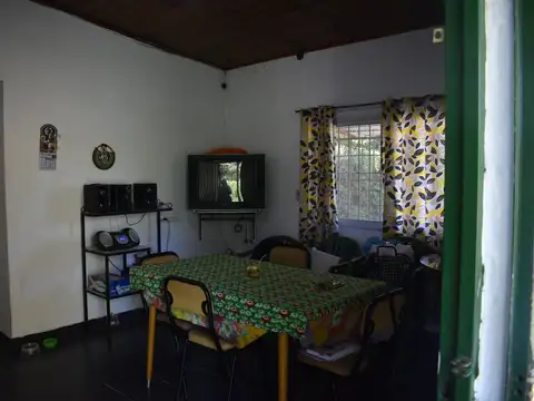 VENTA CASA CON 2 DORMITORIO Y PILETA  EN MORENO