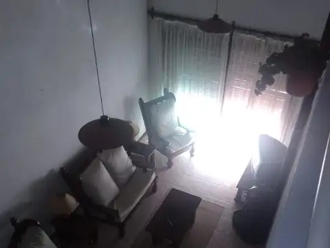 Vendo casa, OPORTUNIDAD Exc/estado, 3 dormitorios dep. de scio 3 baños/cochera para 3 autos y pileta