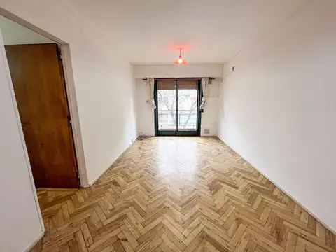 Alquiler Departamento 3 Dormitorios al frente con balcón en República de la Sexta
