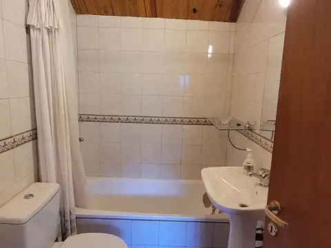 DEPARTAMENTO DÚPLEX CON PATIO, COCHERA Y BAULERA EN SAN MARTÍN DE LOS ANDES