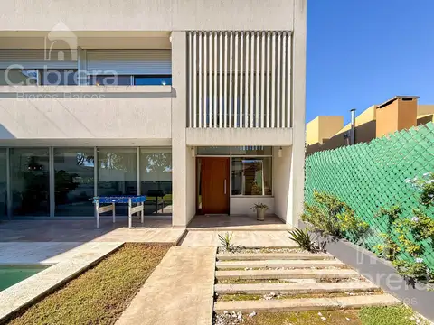 Casa 5 ambientes con 2 baños