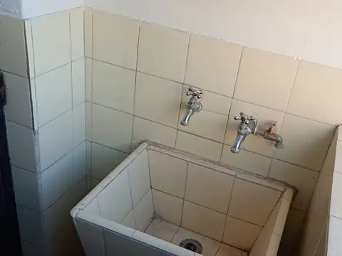 ALQUILER 2 AMB. EXCELENTE UBICACIÓN*. BAJAS EXPENSAS. LAVADERO CON PILETA. 2 PLACARES GRANDES.