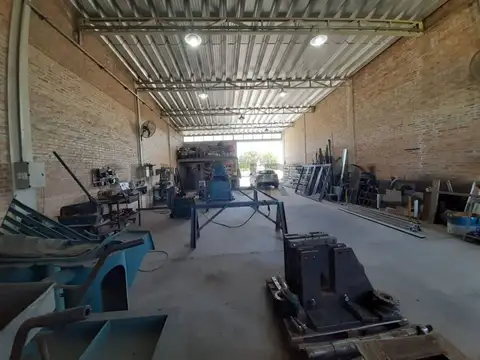 Galpon en Venta 30  mts Fondo