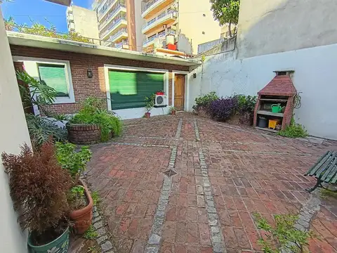 VENTA CASA GRANDE LOTE PROPIO 8,66 X 33,50 FLORES