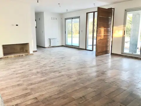 VENTA CASA A ESTRENAR EN MIRALAGOS