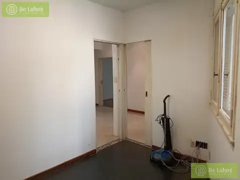 ALQUILER - Oficina de 4 ambientes en San Isidro en excelente ubicación. Solo para uso Profesional.