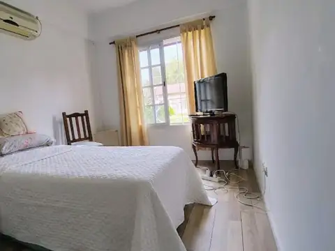 Hermosa Casa 4 Ambientes Sobre Doble Lote Con Parque, Quincho Y Parrilla
