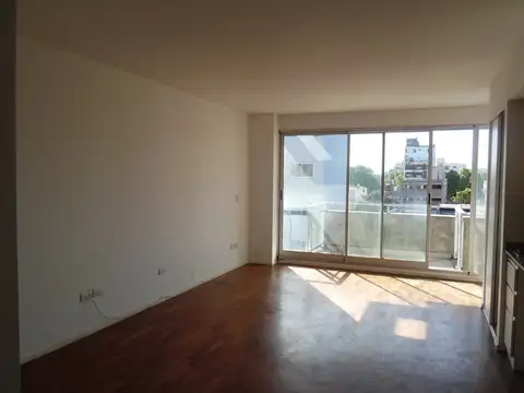 Monoambiente con Balcòn Al Frente
