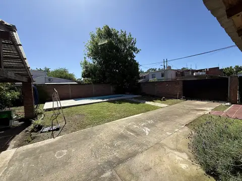 Casa en Venta con 4 cocheras
