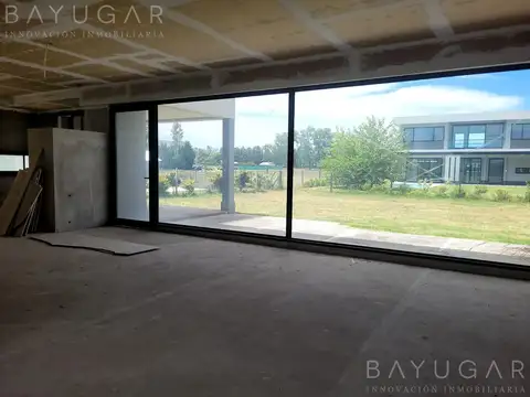 Casa 5 ambientes con 4 baños