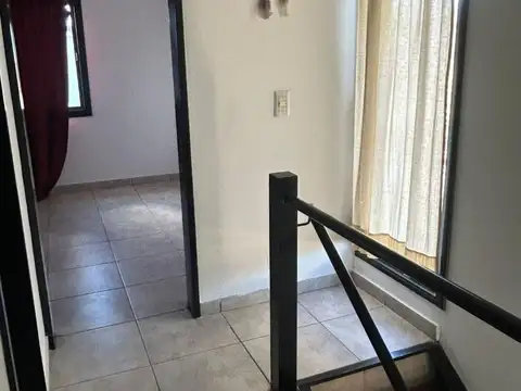 Casa en Alquiler con 2 cocheras