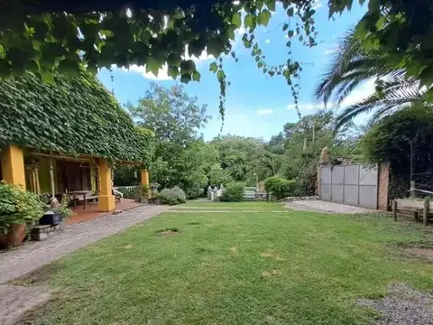 Casa en Venta con 3 cocheras