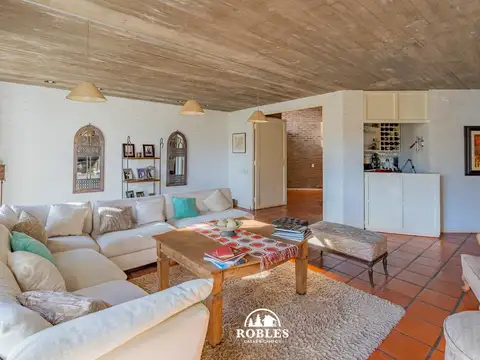 Chalet en el excelente entorno del barrio Los Troncos