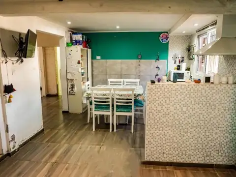 Casa 4 ambientes con 2 baños