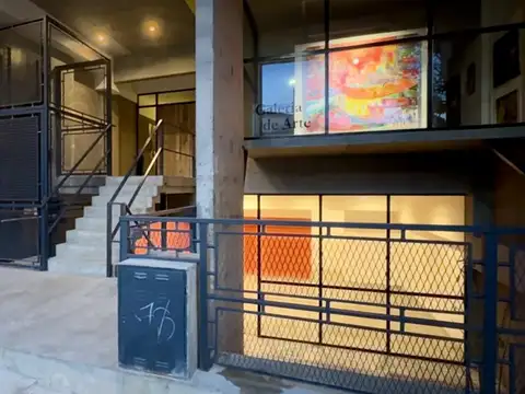 Local comercial con patio y deposito en Palermo