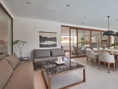 Casa 10 ambientes con 5 baños